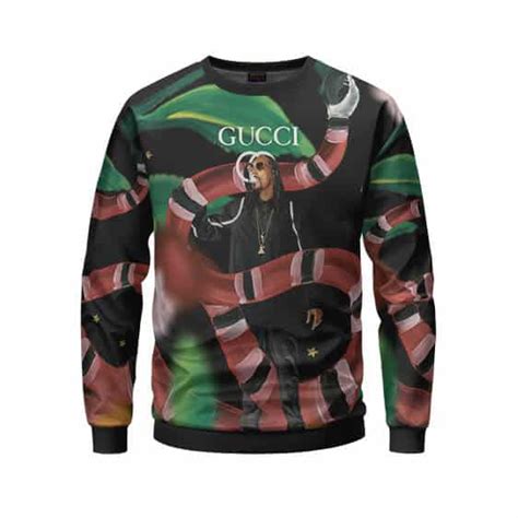 snoop dog in gucci sweater